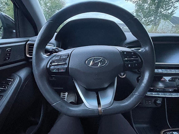 Hyundai IONIQ 13 of 30