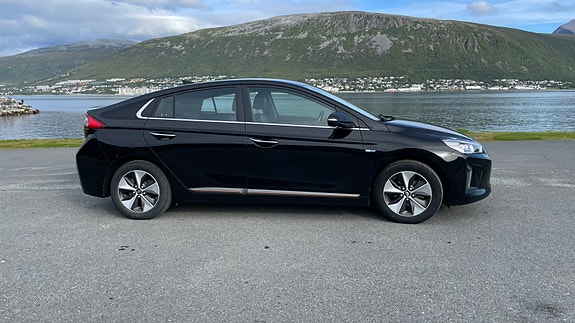 Hyundai IONIQ 4 of 30
