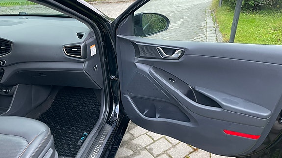 Hyundai IONIQ 11 of 30