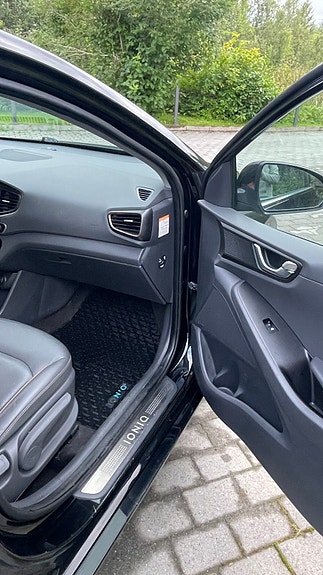 Hyundai IONIQ 18 of 30