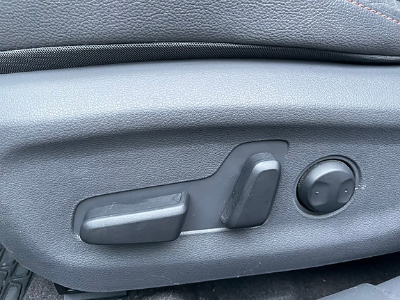 Hyundai IONIQ 24 of 30