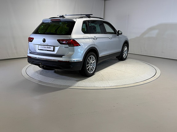 Volkswagen Tiguan 3 of 30