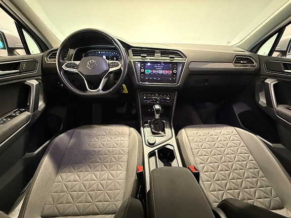 Volkswagen Tiguan 5 of 30