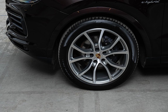 Porsche Cayenne 5 of 25