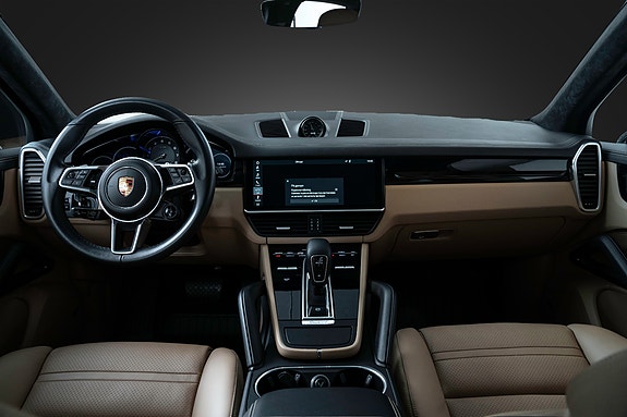 Porsche Cayenne 11 of 25