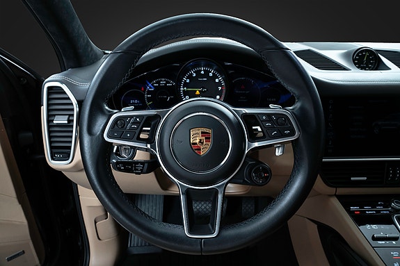 Porsche Cayenne 13 of 25
