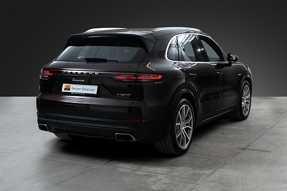 Porsche Cayenne 9 of 25