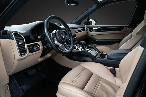 Porsche Cayenne 12 of 25
