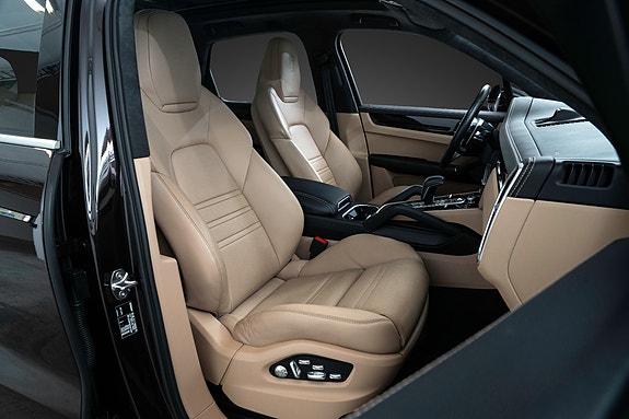 Porsche Cayenne 15 of 25