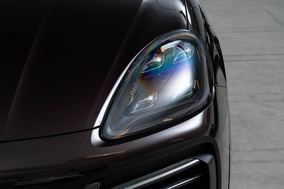Porsche Cayenne 3 of 25