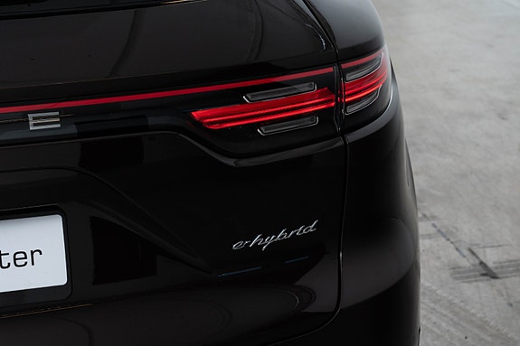 Porsche Cayenne 10 of 25