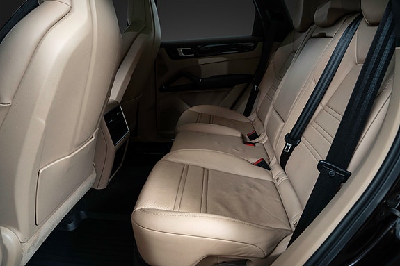 Porsche Cayenne 24 of 25