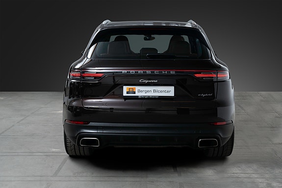 Porsche Cayenne 8 of 25