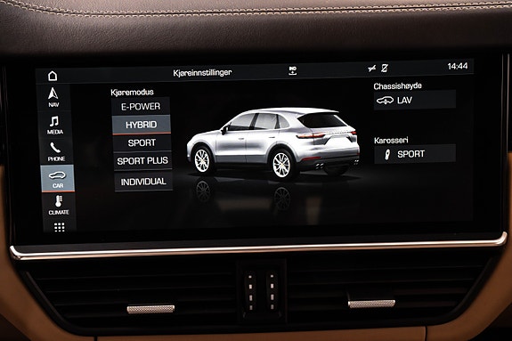 Porsche Cayenne 19 of 25