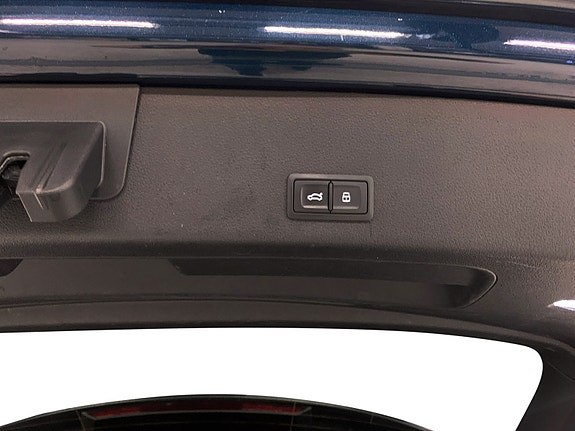 Audi e-tron 8 of 14