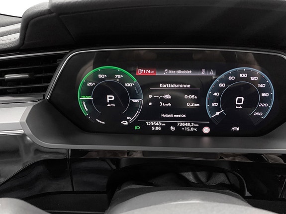 Audi e-tron 9 of 14