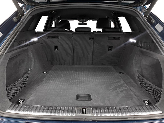 Audi e-tron 12 of 14