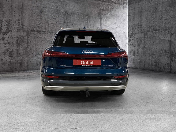 Audi e-tron 3 of 14