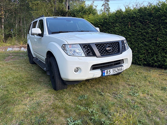 Nissan Pathfinder 2 of 14