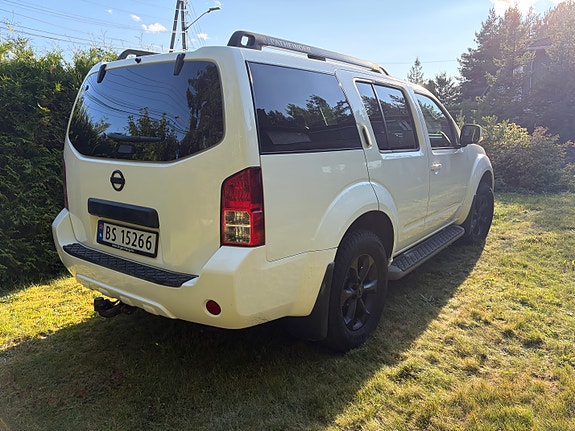 Nissan Pathfinder 3 of 14