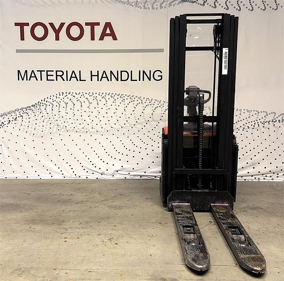 Toyota SWE120L 3 of 4