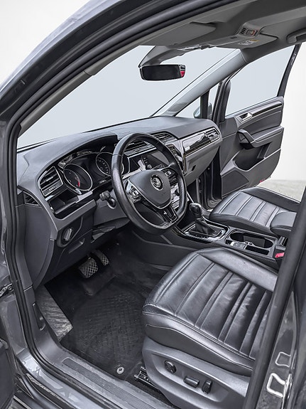 Volkswagen Touran 9 of 30