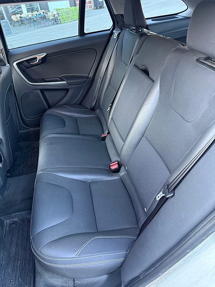 Volvo V60 3 of 14