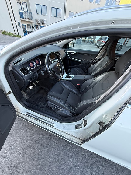Volvo V60 6 of 14