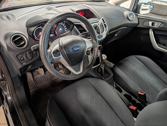 Ford Fiesta 13 of 26