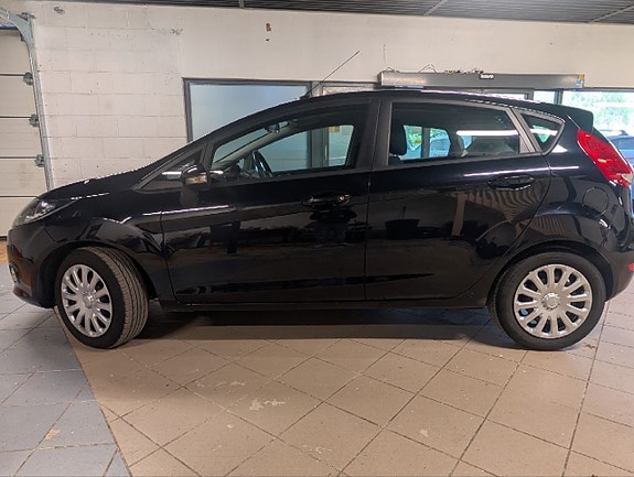 Ford Fiesta 2 of 26