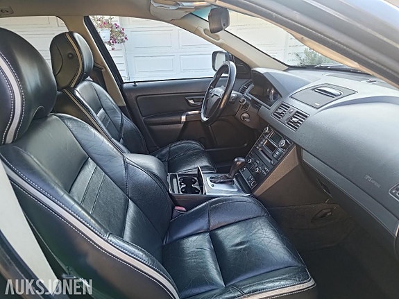 Volvo XC90 11 of 30
