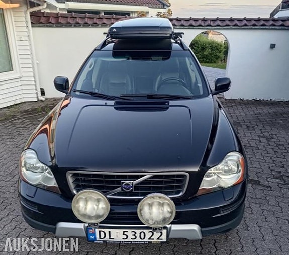 Volvo XC90 2 of 30