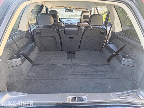 Volvo XC90 14 of 30