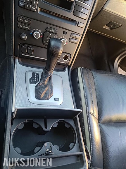 Volvo XC90 10 of 30