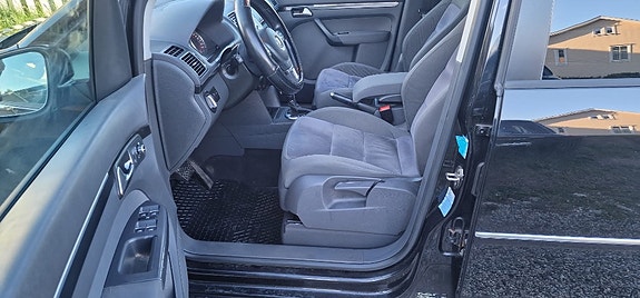 Volkswagen Touran 7 of 10
