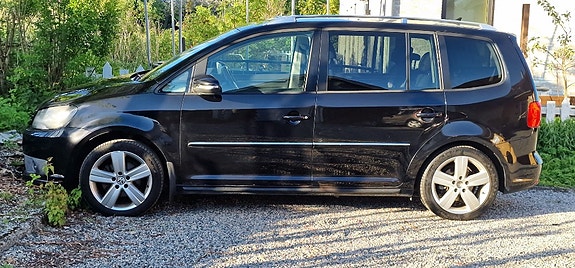 Volkswagen Touran 4 of 10