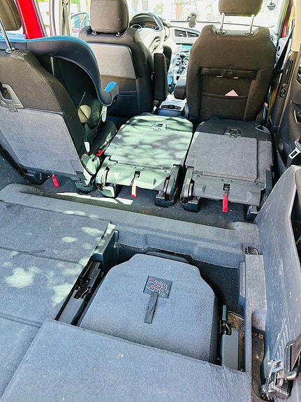 Peugeot 5008 5 of 9