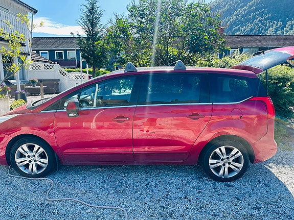 Peugeot 5008 3 of 9