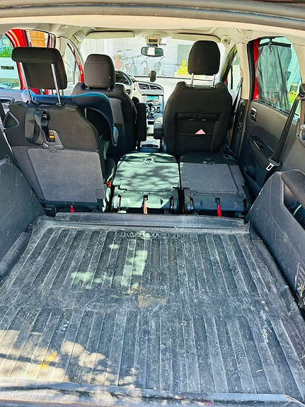Peugeot 5008 4 of 9