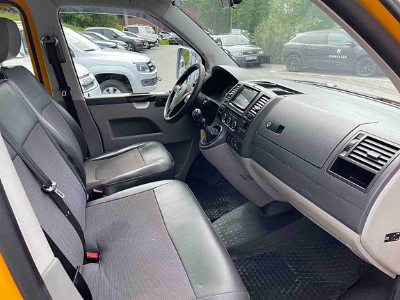Volkswagen Transporter 12 of 19