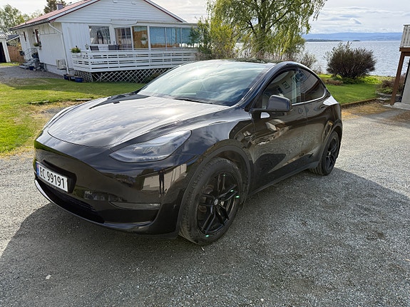 Tesla Model Y 3 of 30
