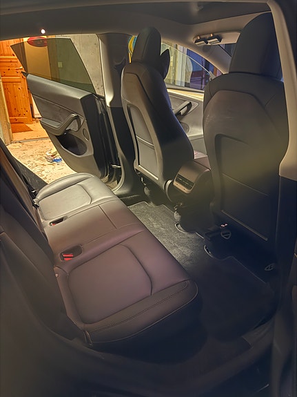Tesla Model Y 28 of 30