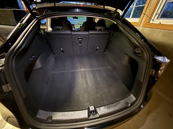 Tesla Model Y 22 of 30