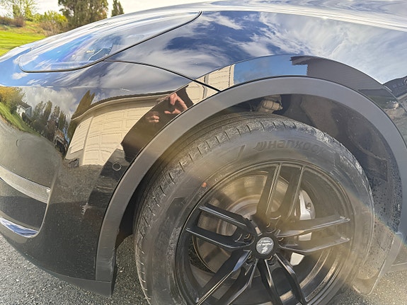 Tesla Model Y 10 of 30