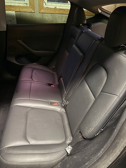 Tesla Model Y 21 of 30