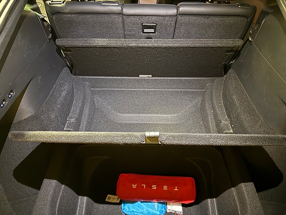 Tesla Model Y 27 of 30