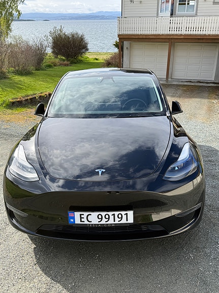 Tesla Model Y 15 of 30
