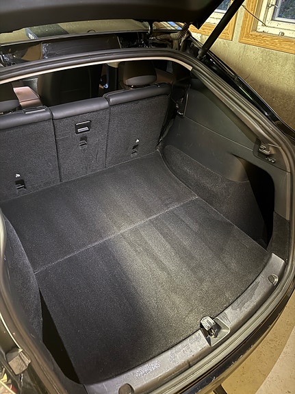 Tesla Model Y 23 of 30