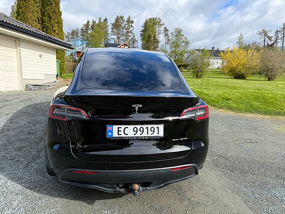 Tesla Model Y 8 of 30