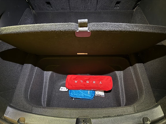 Tesla Model Y 26 of 30